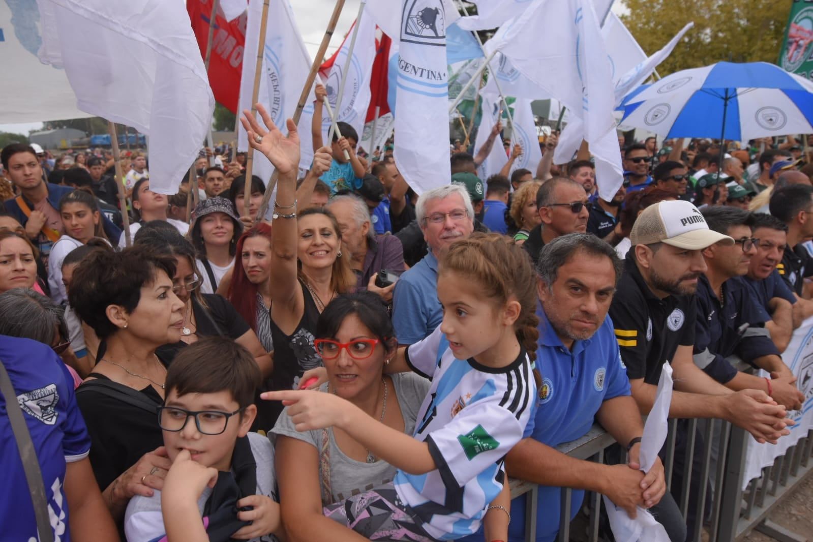Una multitud esperó el tren en Palmira.