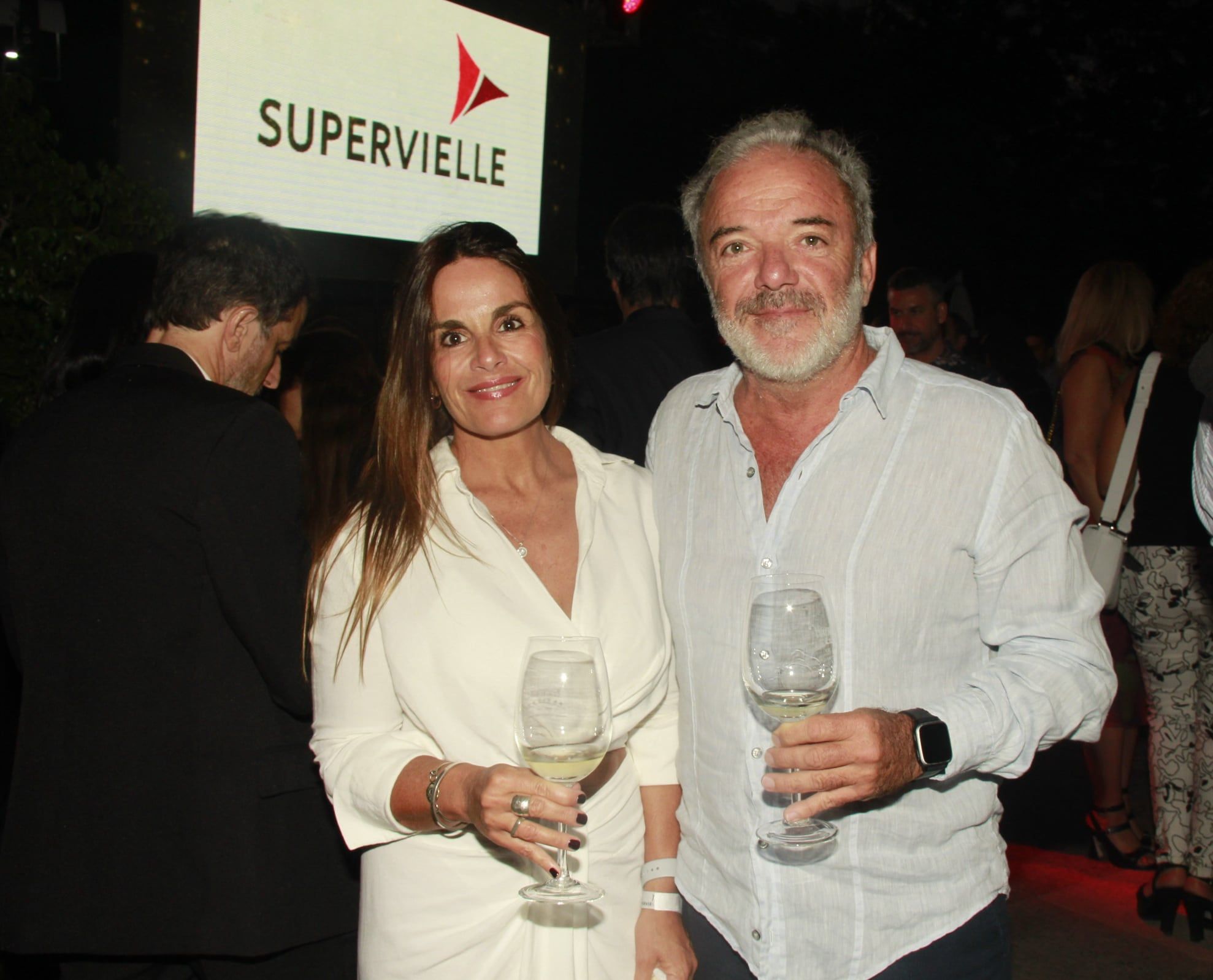 Martina Álvarez Bonino y Humberto Mingorance; Presidente de Aguas Mendocinas.