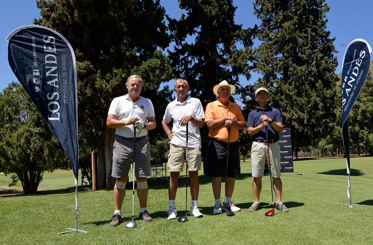 Cuarta Edición del Torneo de Golf  Copa Amistad Diario Los Andes, que se disputa en el Golf Club Andino, en el Parque General San martín de Mendoza En la foto Germán Arenas ; Manuel Pampoy ; Fernando Ramazzi y Hango Park de Corea Foto: Orlando Pelichotti