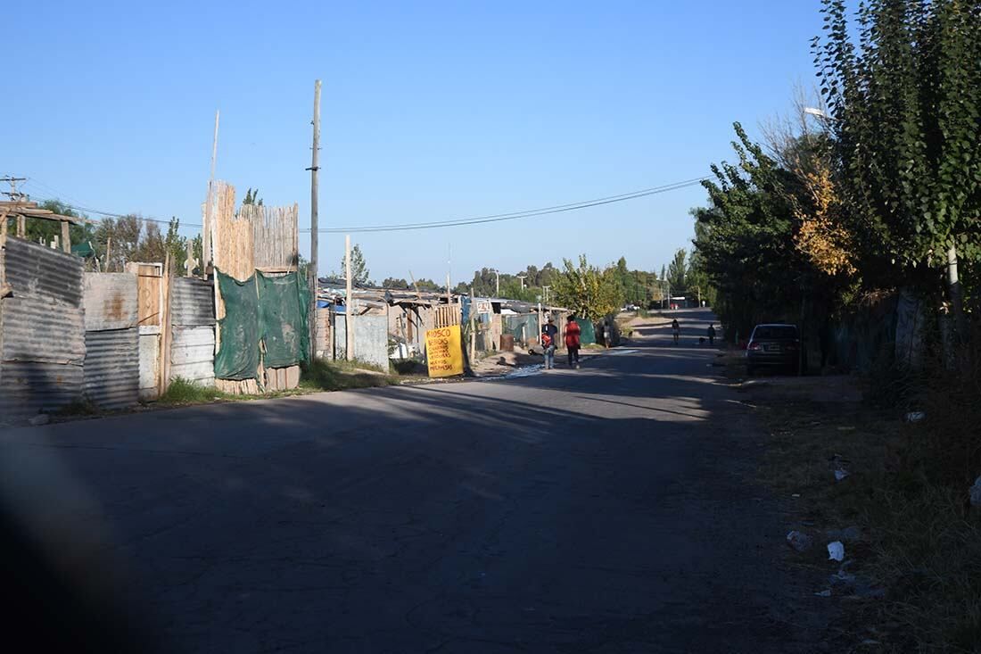 Arreglarán la ruta provincial 99 circuito Papagayos, donde también erradicarán un asentamiento que está al costado de la ruta. Foto:José Gutierrez / Los Andes