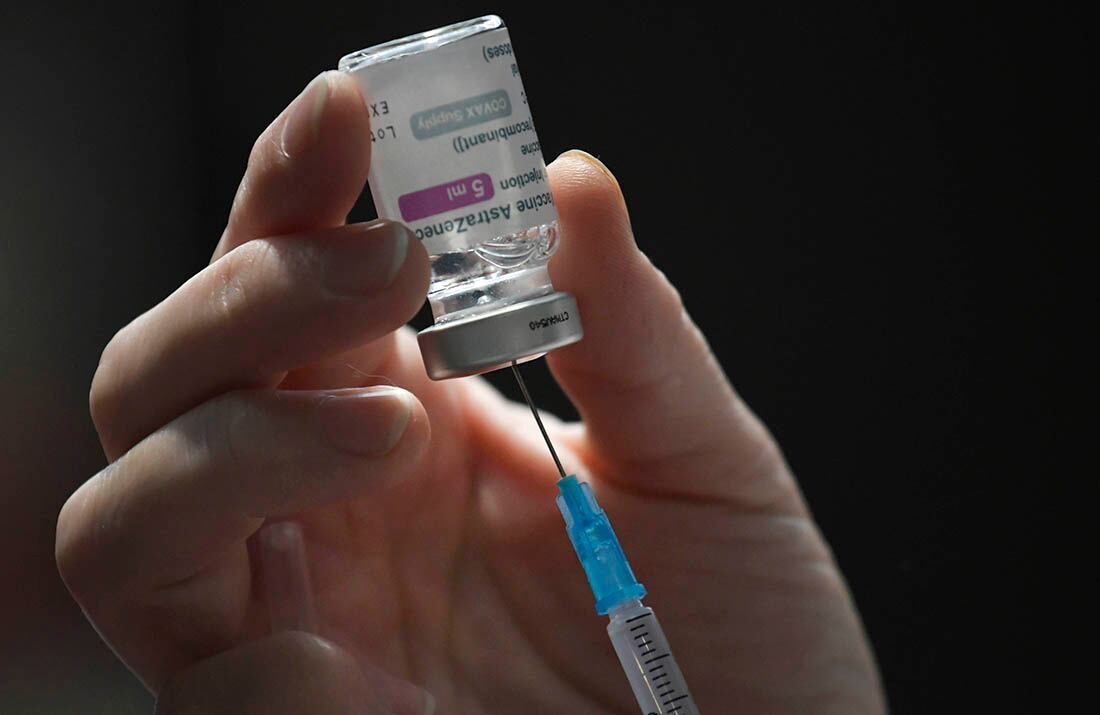 AstraZeneca anunció que una tercera dosis de su vacuna aumenta con fuerza anticuerpos contra Ómicron (Orlando Pelichotti / Los Andes)