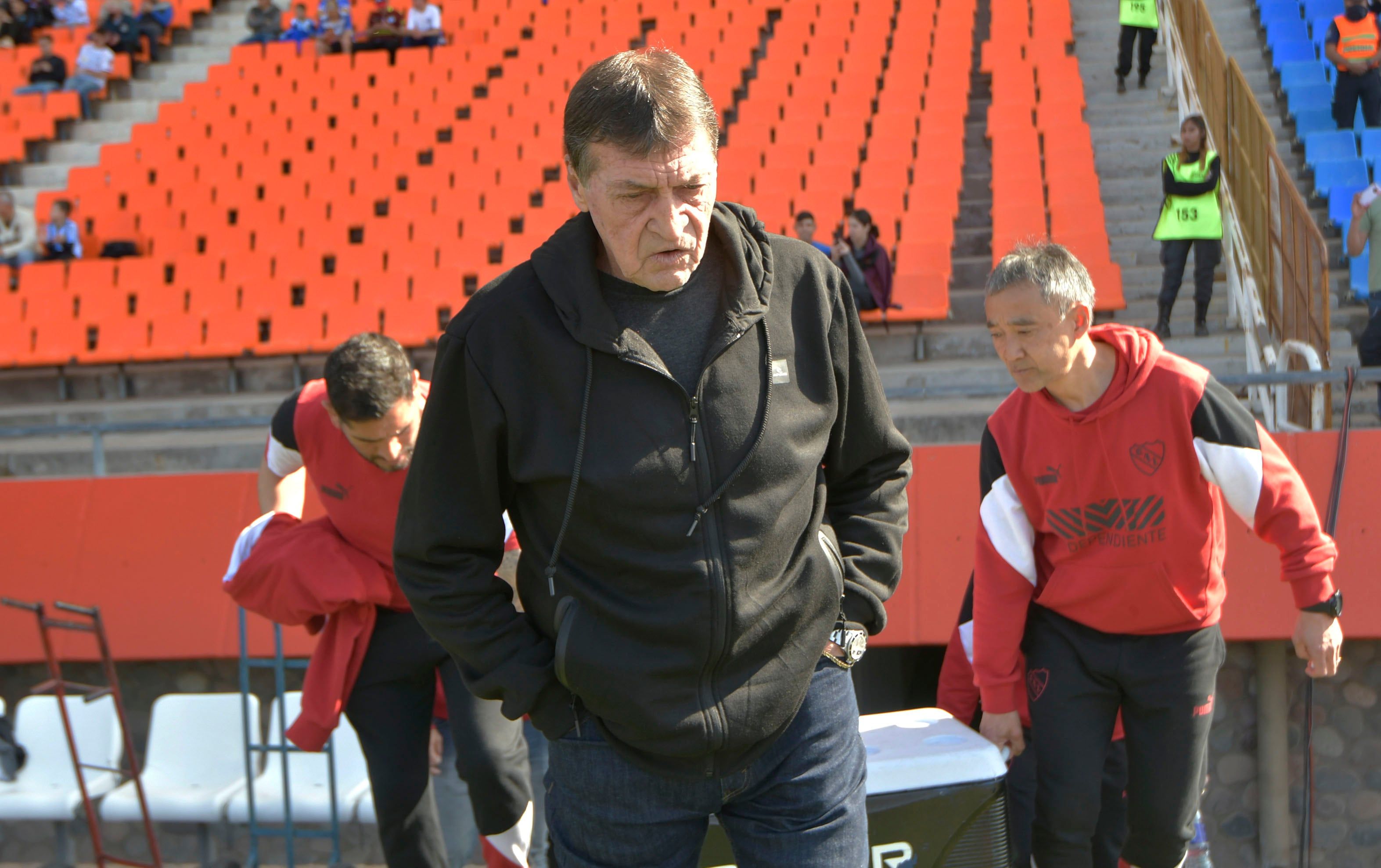 Fútbol Club Godoy Cruz Antonio TombaEl club Godoy Cruz, obtuvo un empate 1 a 1 ante Independiente de Avellaneda, en el estadio Malvinas Argentinas, por la 15ª fecha de la Liga Profesional.El Tomba no solo estuvo en desventaja con el gol de Juan Insaurralde para el Rojo, sino que se quedó con un hombre menos por la expulsión de Canale y de todos modos pudo alcanzar la igualdad con un golazo de Tadeo Allende.Julio César FalcioniFoto: Orlando Pelichotti / Los Andes