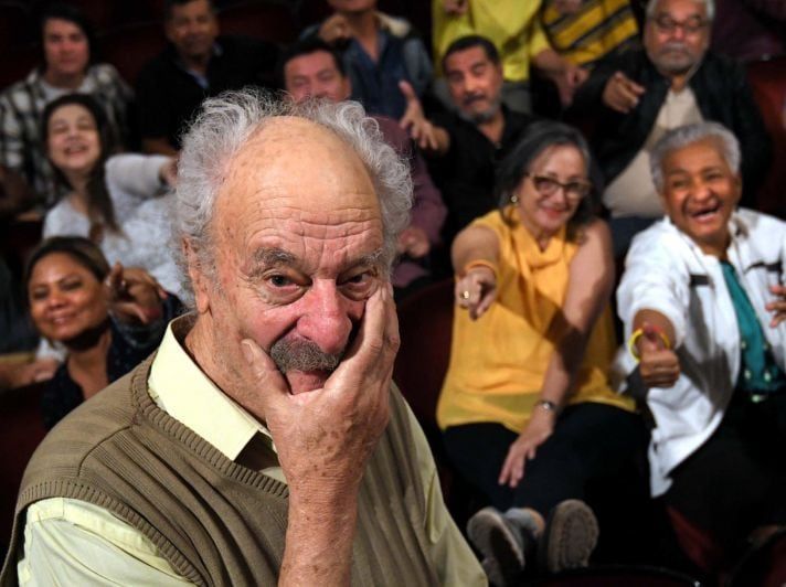 Ernesto Suárez junto al elenco completo que formó en Ecuador