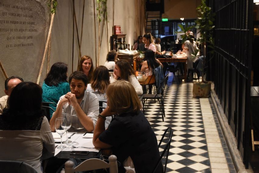 
    En Godoy Cruz. A Modesto Godoy lo rodea una leyenda. - Gustavo Rogé / Los Andes
   