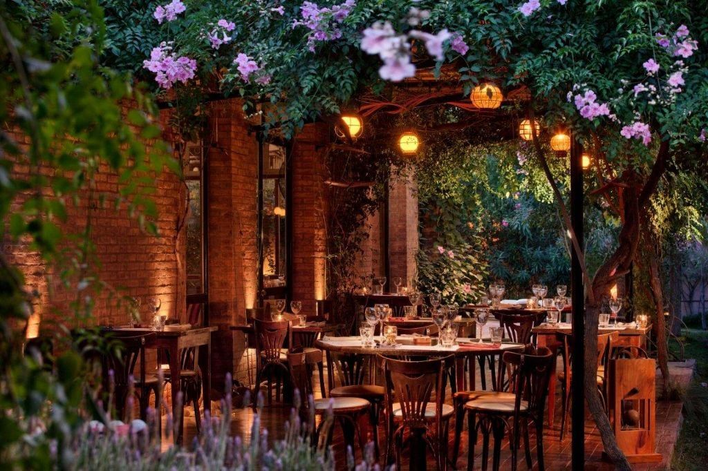 Anna Bistró ofrece una vacante para Encargado/a de Salón.