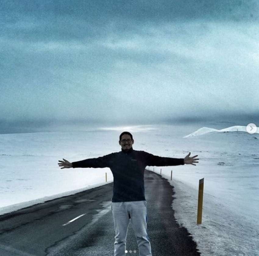 En Islandia, Gustavo Tofaletti, quien viaja por el mundo y usa productos de tocador a base de aceite vegetales, manteca de karite y aloe vera. / gentileza