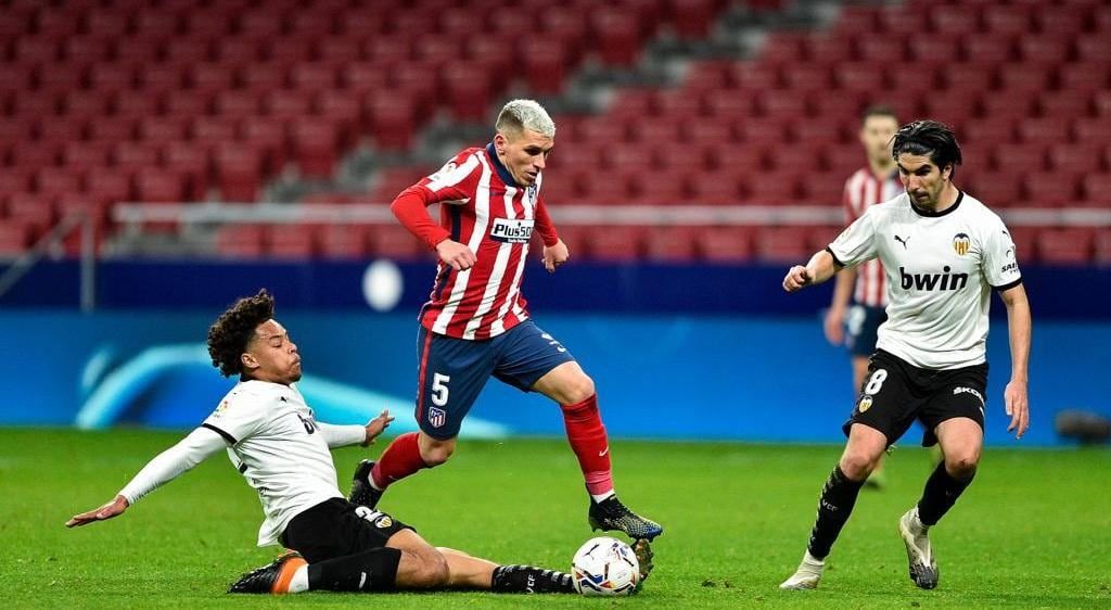 El muy buen volante uruguayo contó ante ESPN de dejar Atlético Madrid para jugar en Boca. (Twitter Lucas Torreira).