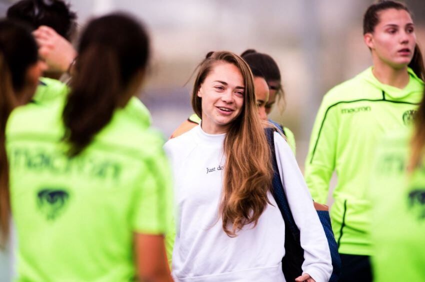 "La Messi" fue de inmediato al ensayo del Levante apenas bajó del avión.