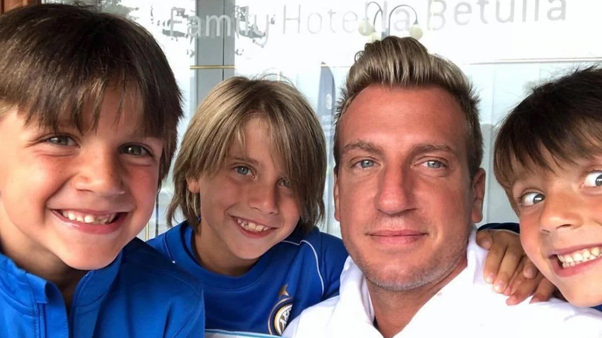AMaxi López y sus hijos.