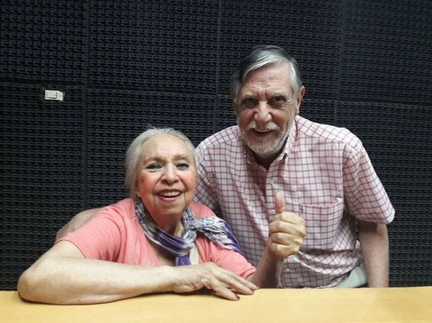 Milka Durán, la primera transgresora de la radio mendocina, junto a Sosa.