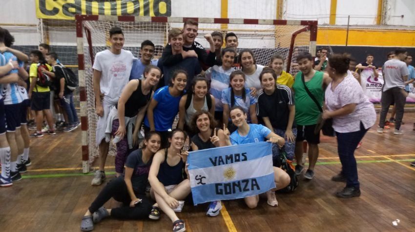      Gonzalo con familiares y amigos    