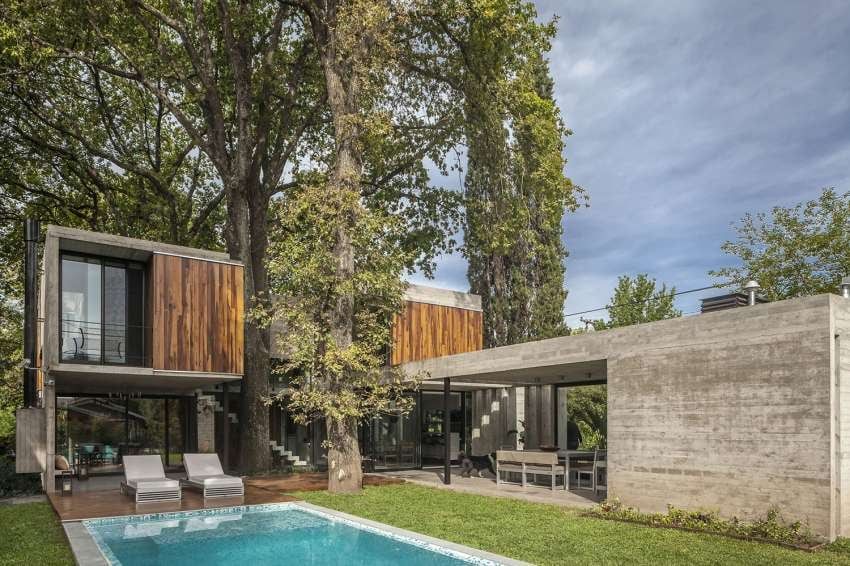 
    Casa Aranzazu por Besonias Almeida Arquitectos / Foto: Federico Kulekdjian.
   