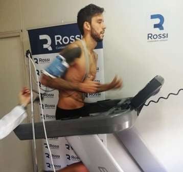 Ricardo Alvarez se hizo la revisión médica. (@Lore_Cavs)