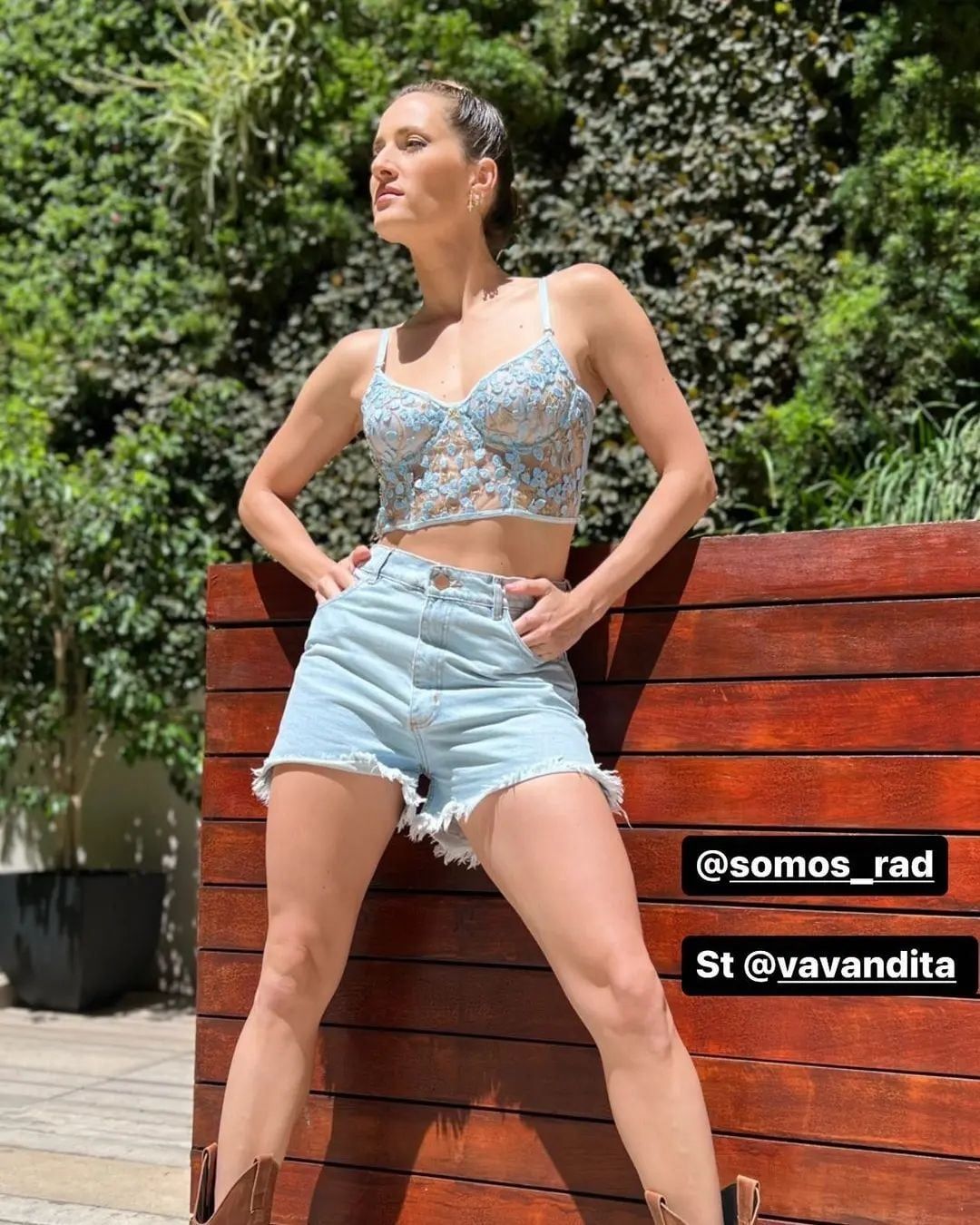 Mica Viciconte enamora con sus atuendos para salir en televisión