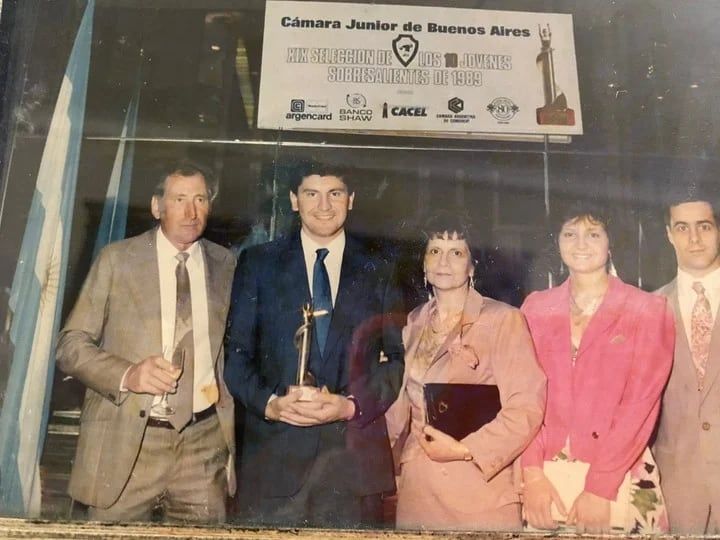 Ricart fue seleccionado entre los jóvenes sobresalientes de 1989.