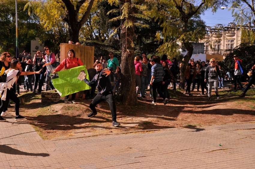 Por el crimen detuvieron a Néstor Garay, un jardinero conocido de la víctima. | Fotos: Maxi Failla