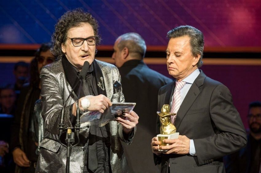 
Charly García se llevó el premio Gardel de oro en el 2018. | Gentileza Clarín
   