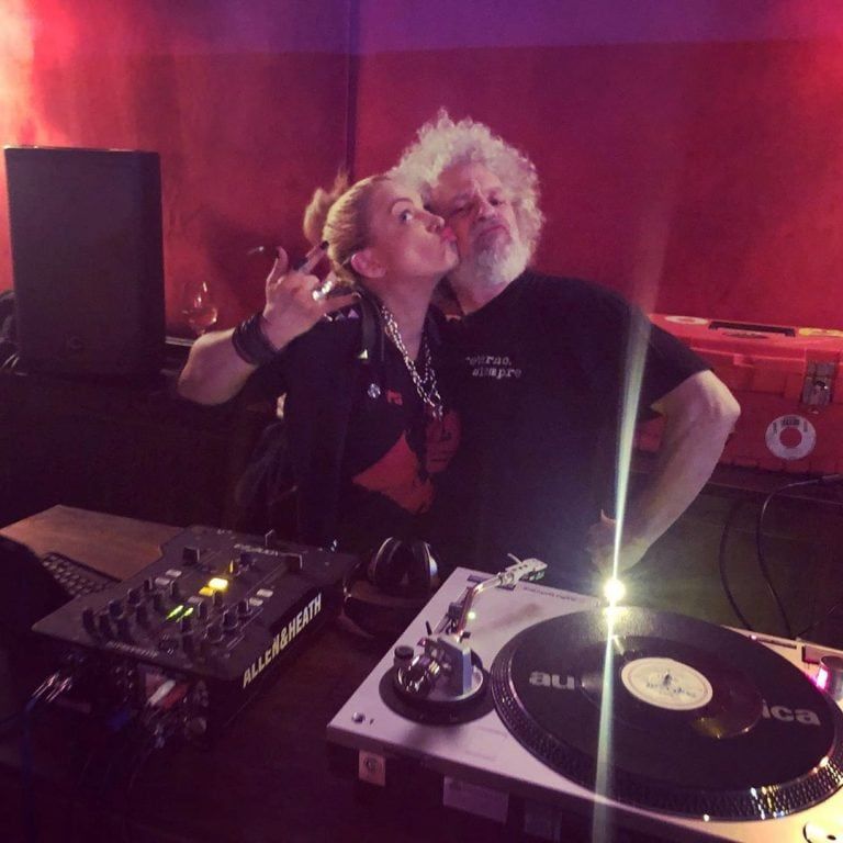 María Eugenia Ritó posa con el DJ Sergio Rotman (Foto: Instagram/ @mariaeugeniarito)