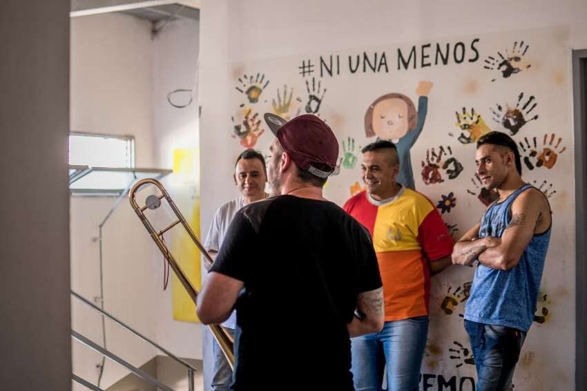 Son 14 músicos los que integran "Conducta Calle", de los cuales 3 ya están en libertad. Pero siguen juntándose a ensayar. | Gentileza: romiabelph