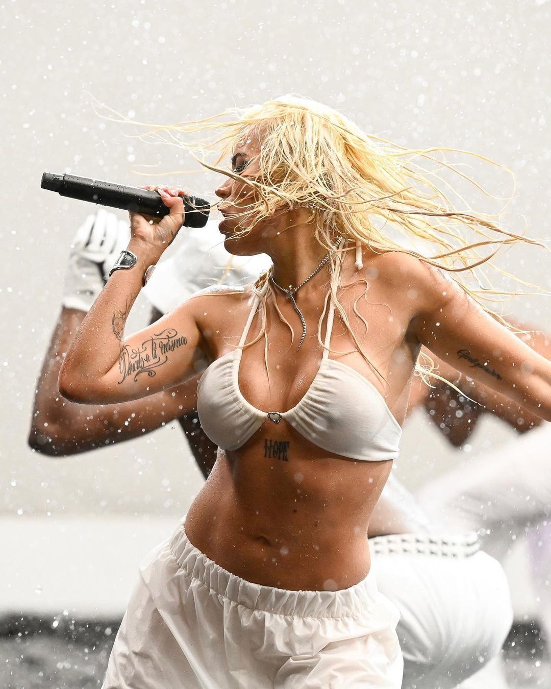 Así lucia Karol G de adolescente.