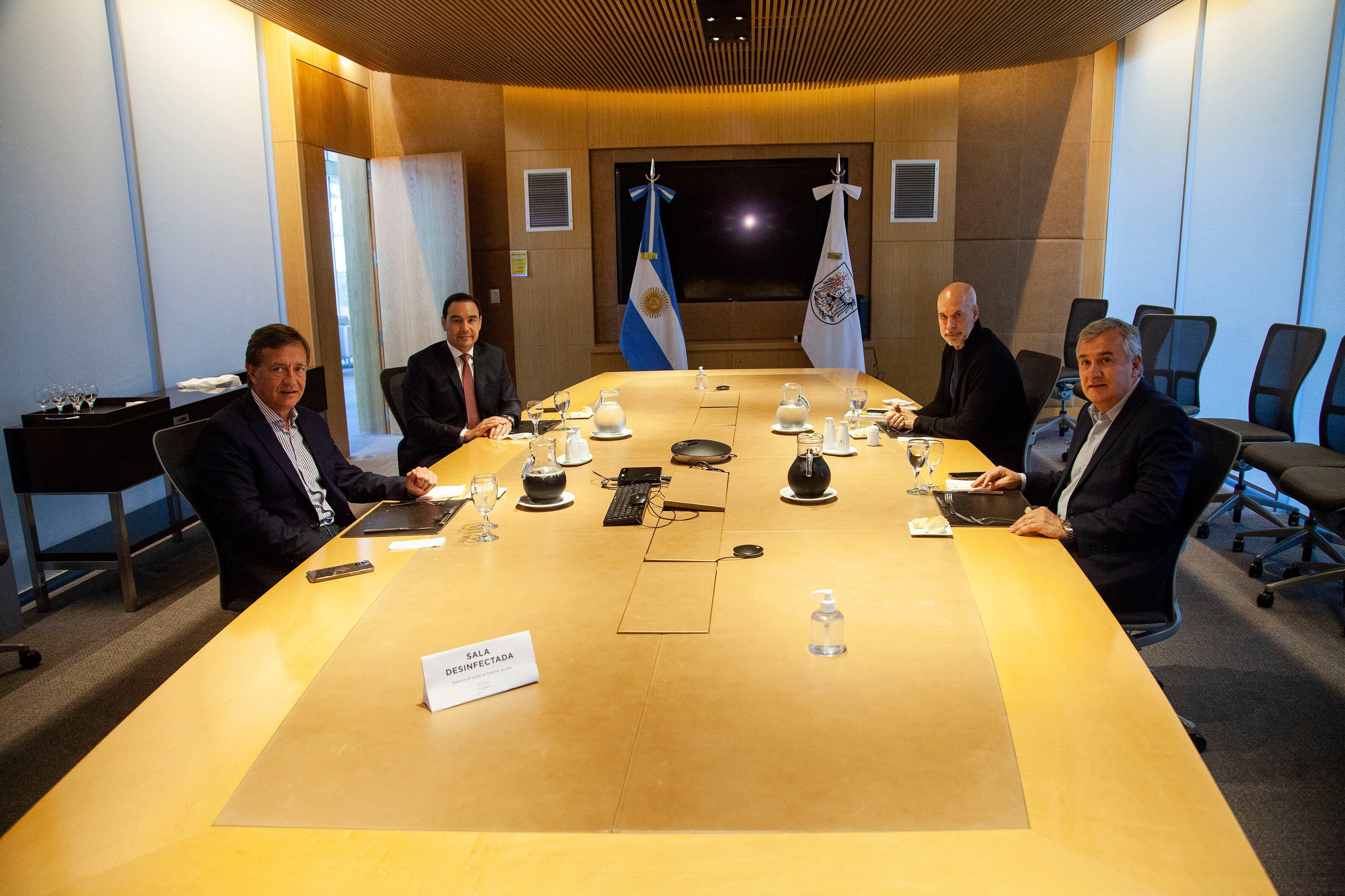 Cumbre de gobernadores de la oposición en Capital Federal.