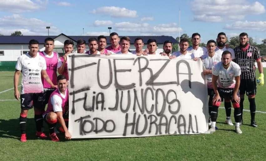 
    Sus viejos-nuevos compañeros, con un mensaje de condolencia para toda la familia Juncos.
   