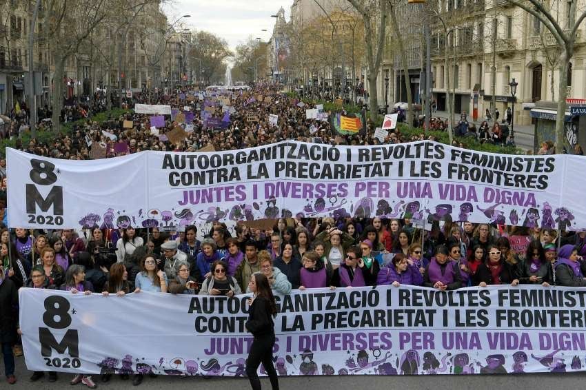Miles de mujeres en el mundo se manifiestan contra la violencia de género