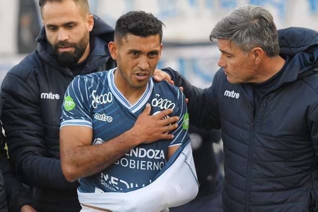 
    Se confirmó la lesión de Sebastián Mayorga: luxación de hombro izquierdo con rotura de ligamentos. / LOS ANDES.
   