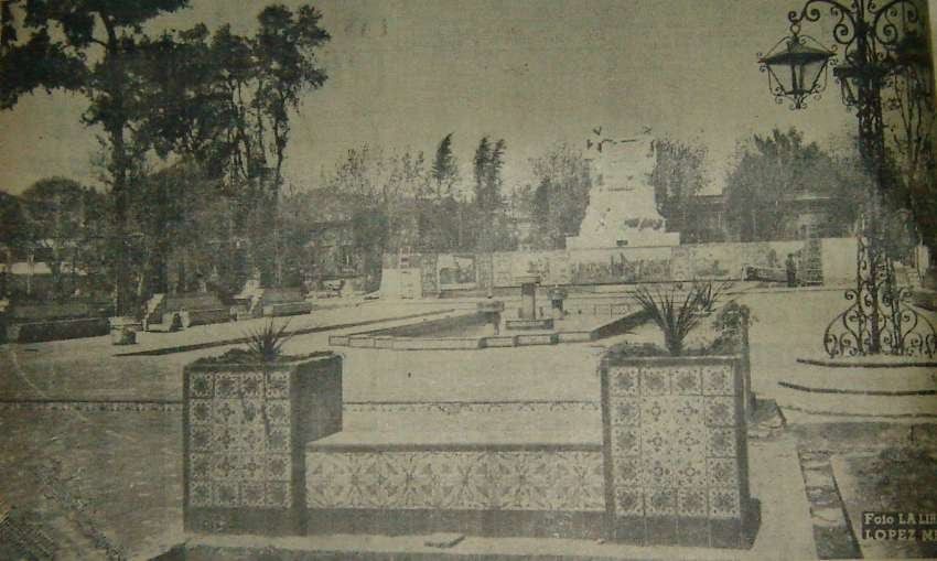 
    Vista de la Plaza España, Mendoza. La Libertad, 12 de noviembre de 1949. Pag. 4
   