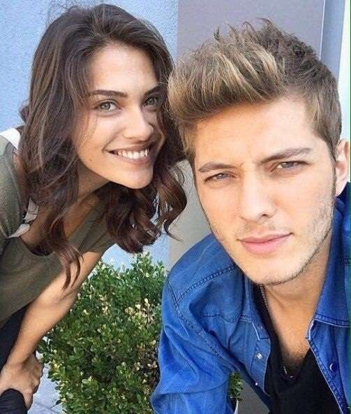 
    ¿Novios en la vida real?
   