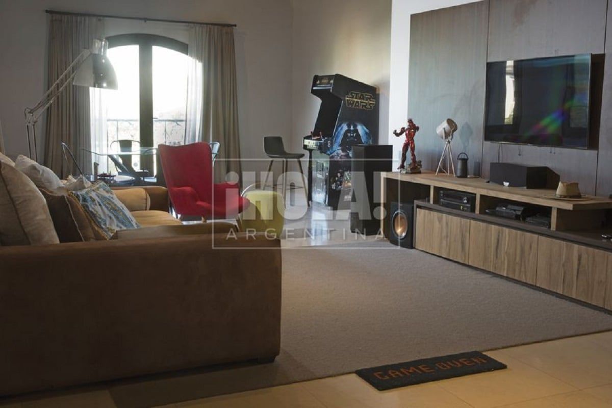 La casa de Alejandro Fantino también tiene un microcine -