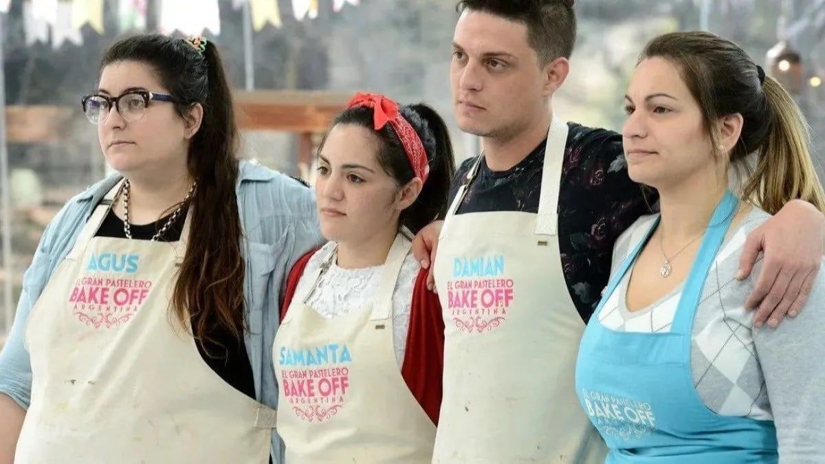 Agus (extremo izquierdo) había llegado a la semifinal de Bake Off 2020 -