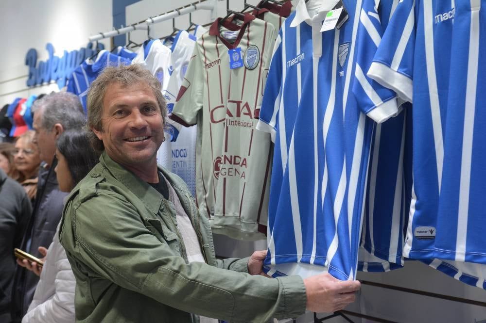 Manuel Villalobos, excapitán y lateral derecho del histórico equipo de Alberto Garro.