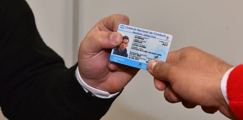 Piden que la gente acuda a renovar la licencia de conducir.