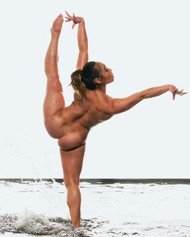 
    Katelyn Ohashi sorprendió con un desnudo total y un sentido poema. / gentileza
   