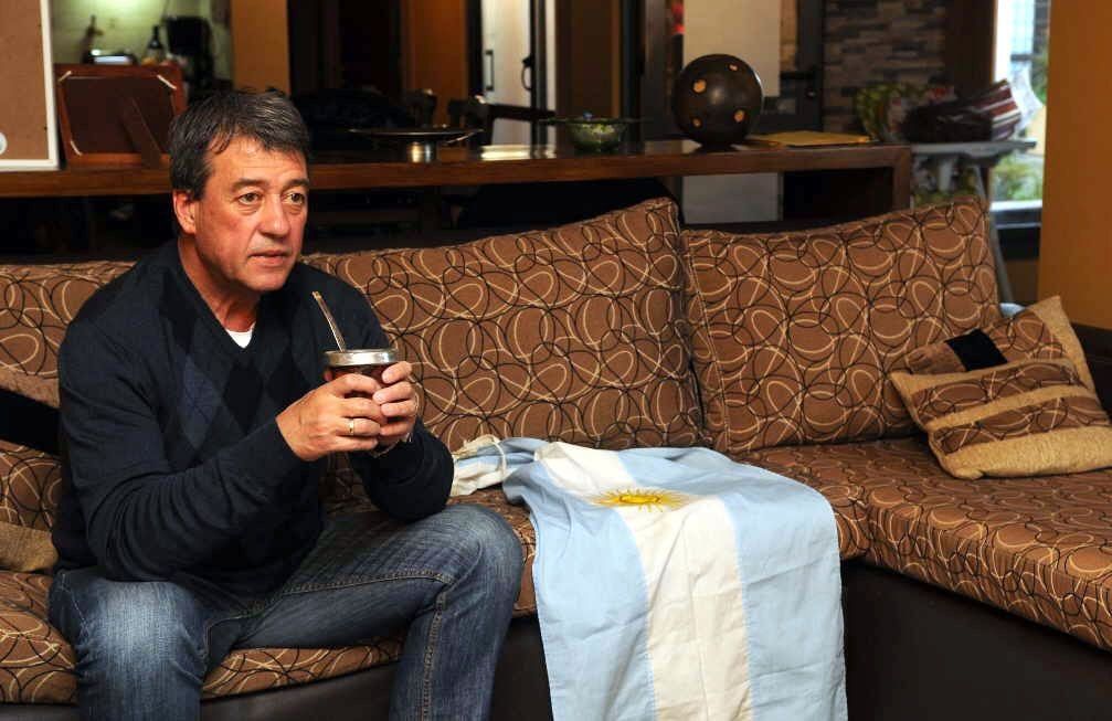 El diputado Adolfo Bermejo voto a favor de la ley de alcohol cero.