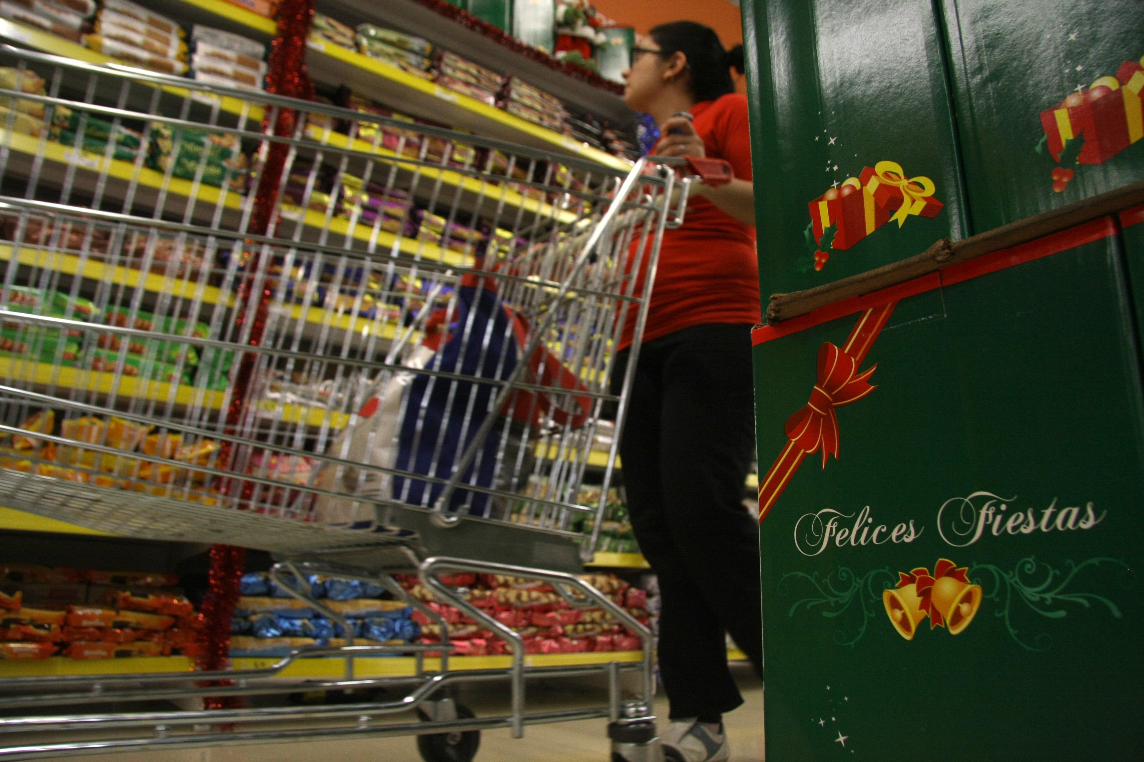 Los supermercados lanzan nuevas ofertas para incentivar las compras navideñas