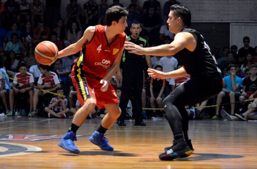 
    Agustín Benito, un jugadorazo del semillero Canario. Soporta la marca de Mitch Marmelstein. Marmelstein
   