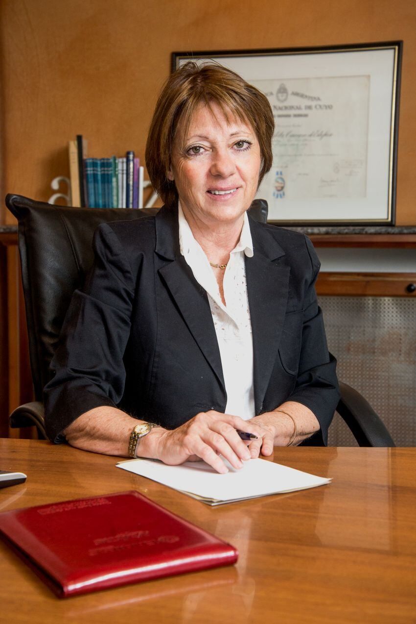 María Estela Caccavo de Estefan.