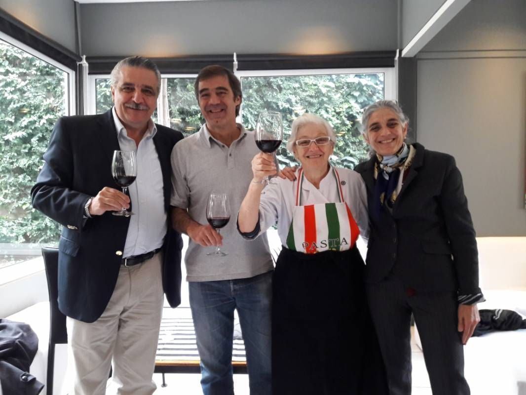 Eduardo Sancho (presidente de Fecovita), Fernando Barbera, María Teresa Barbera y Beatriz Barbera.