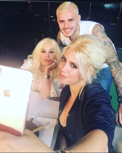 Susana Giménez, Wanda Nara y Mauro Icardi en plena selfie.