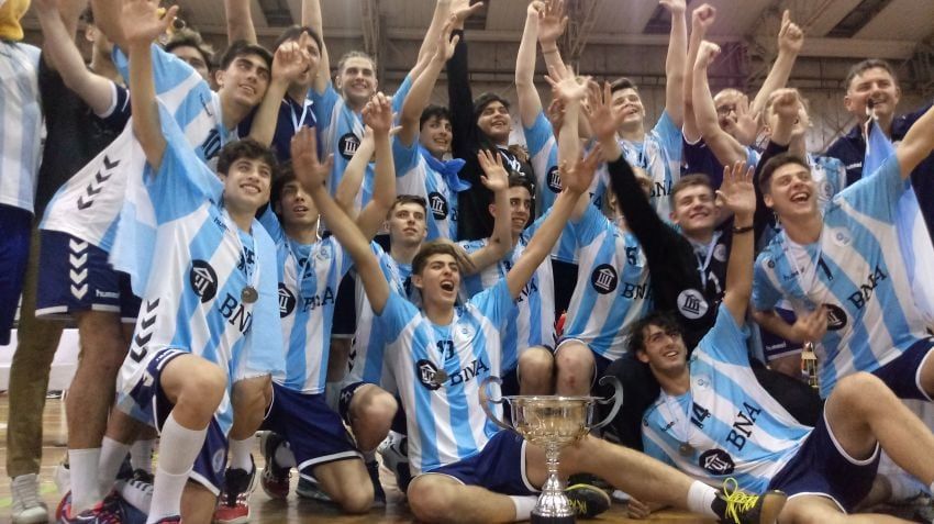      La selección de cadetes ganó los cinco partidos y se consagró campeona.    