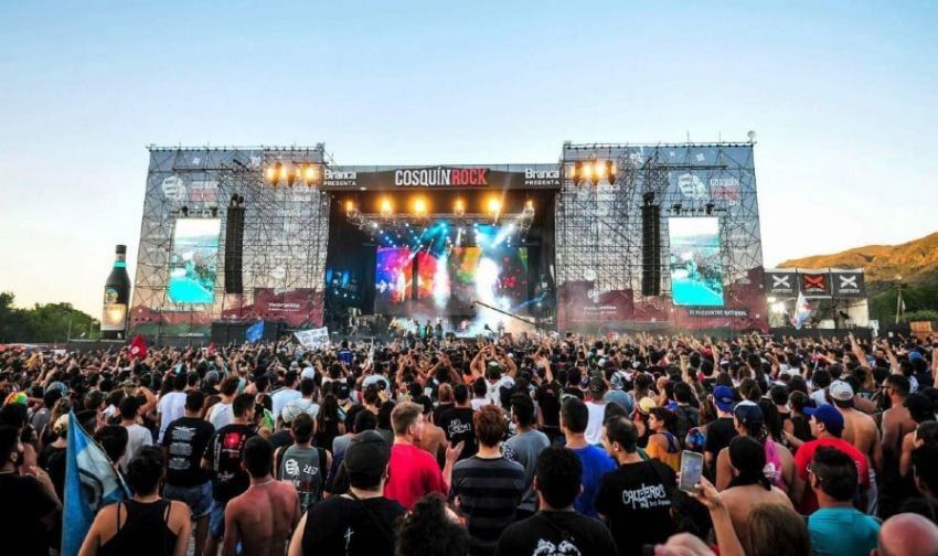 masivo y multimillonario. El Cosquín Rock cuesta, según su organizador, alrededor de 80 millones de pesos.