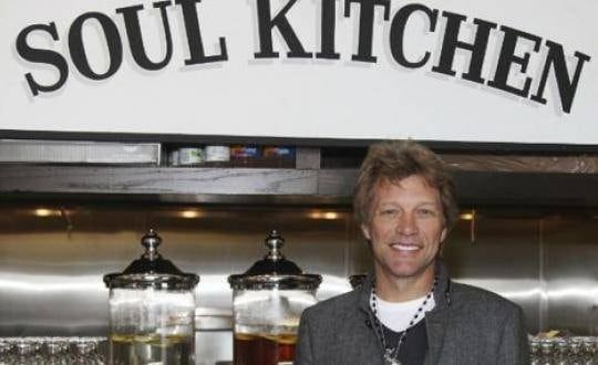 Bon Jovi abrió un restaurante que sólo le cobra a los ricos