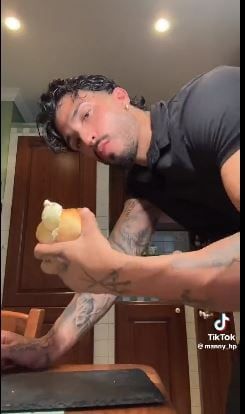 Galia Moldavsky hizo viral el video de un hombre cocinando con mucha pasión.