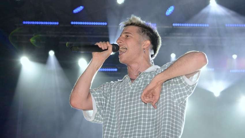 
La temática social estuvo presente en el show de Wos..  | Gentileza Prensa Municipalidad de Rivadavia
   