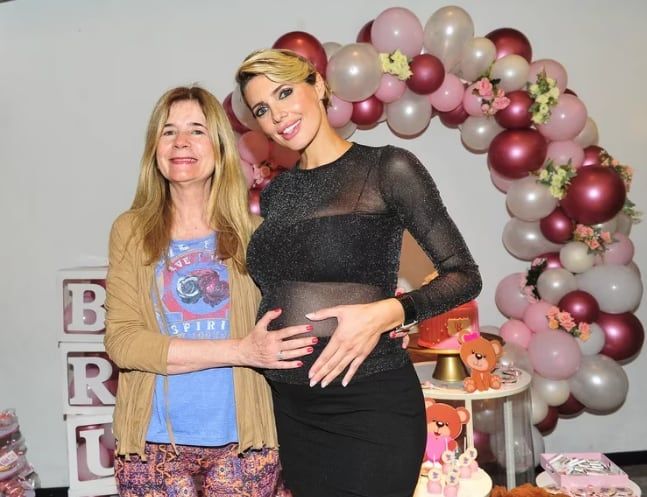 Tamara Bella junto a Mercedes Nimsi.