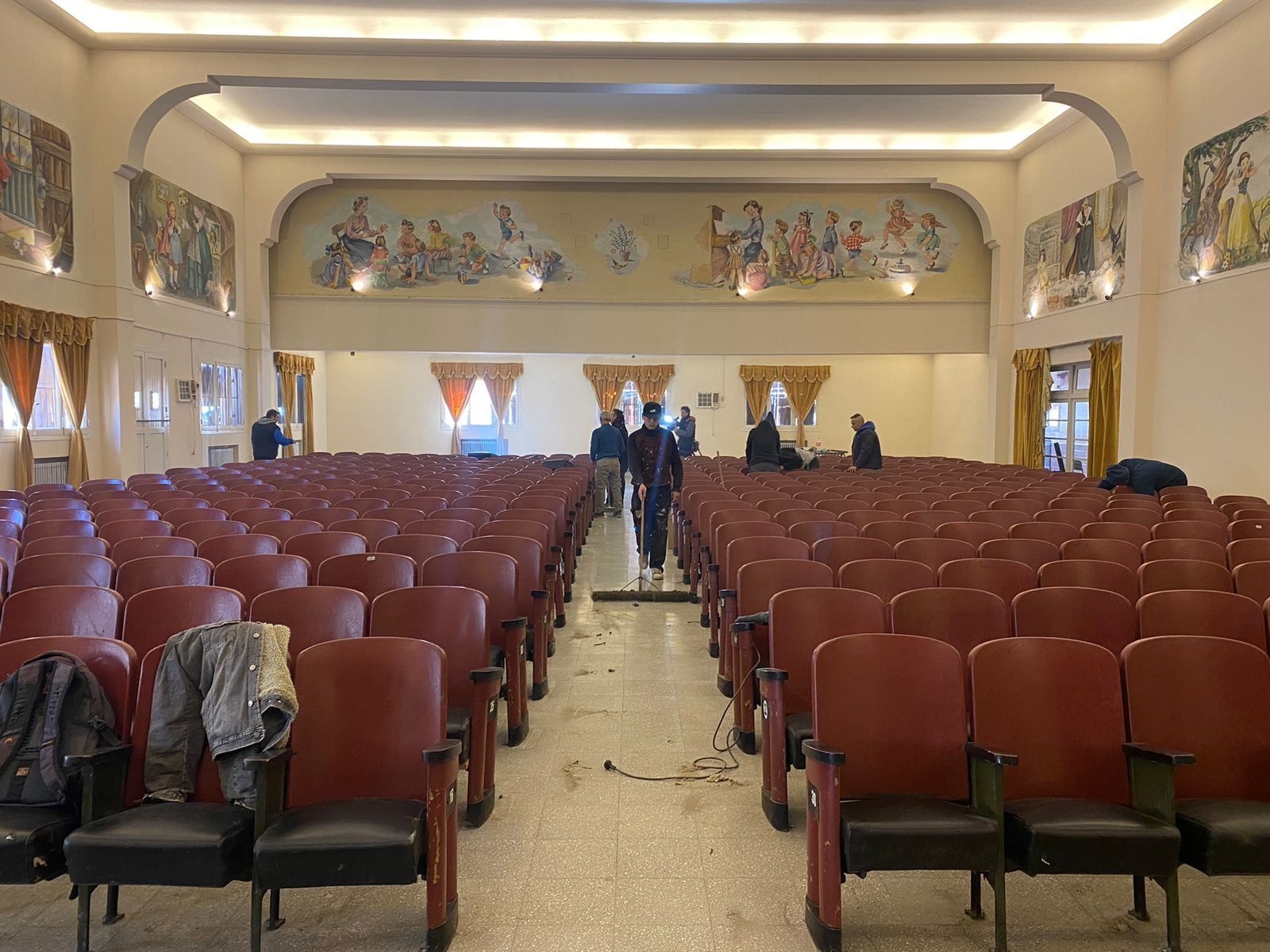 Teatro del Hogar Escuela Eva Perón, que inaugura con una propuesta sinfónica.