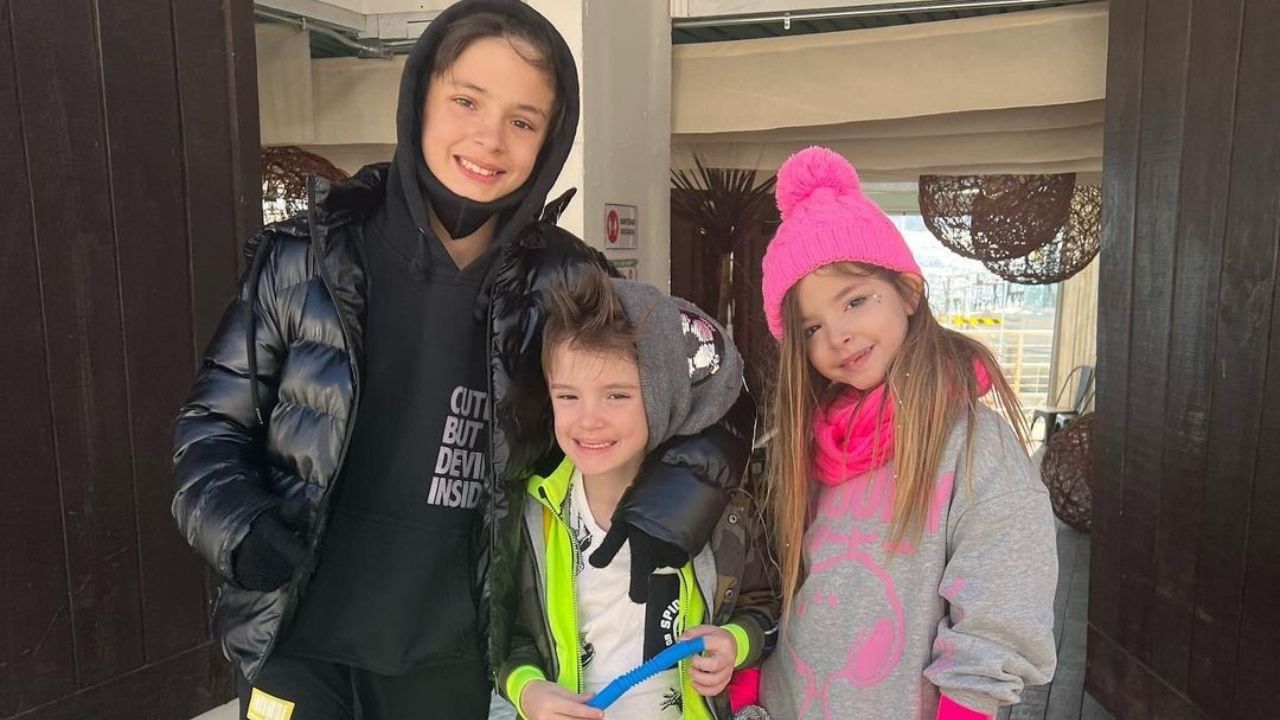 Luca junto a sus hermanos