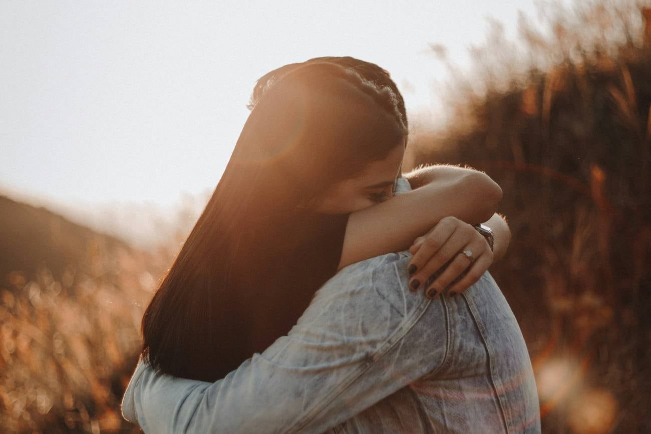 Las emociones negativas son sintomas de malestar en salud mental y un diálogo abierto con alguien de confianza puede ser el primer paso para el alivio.(Unsplash)